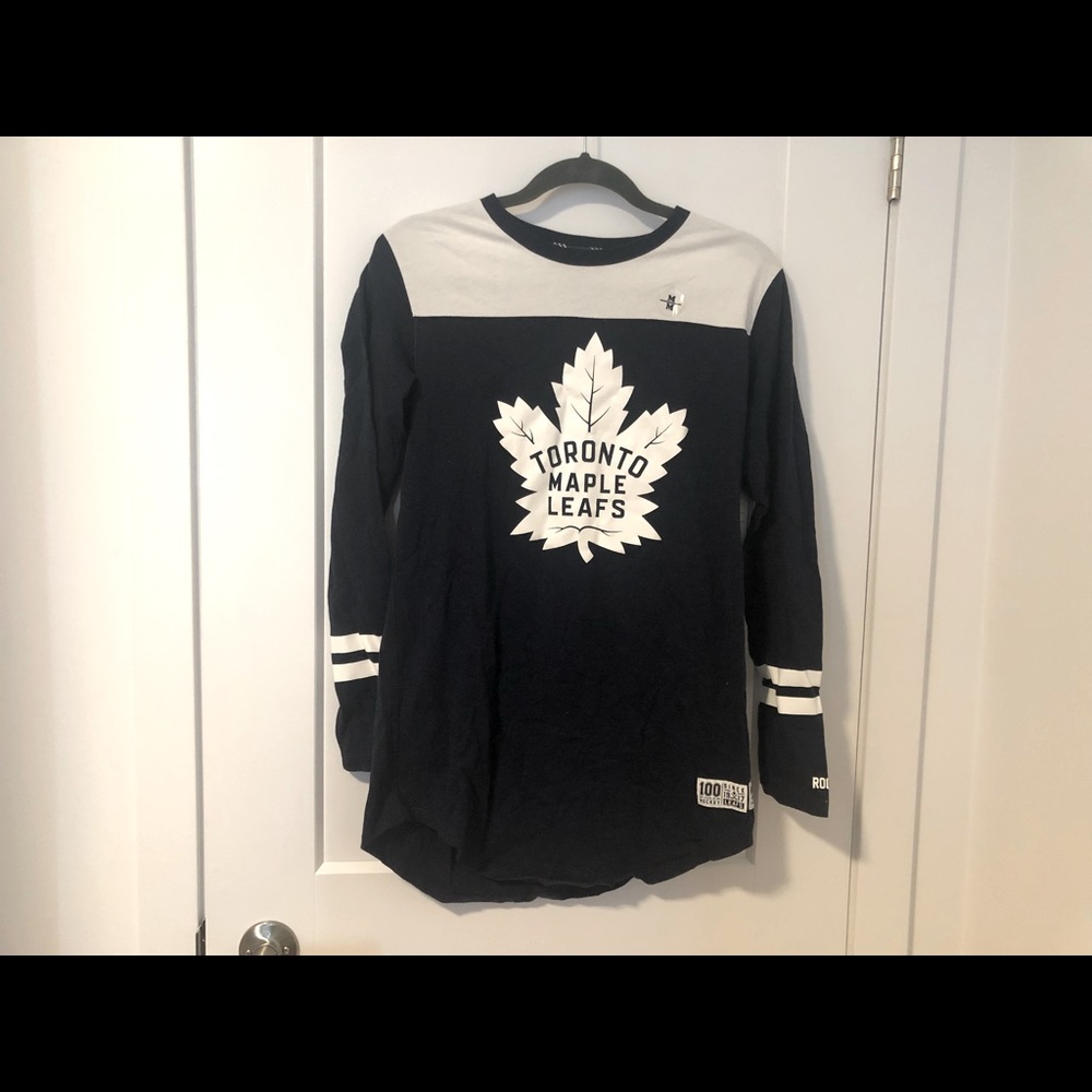 Maple Leafs Tunic Style long sleeve t-shirt. Never worn.